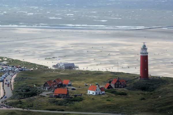 Op Texel moeten zomerpaviljoens deze winter tóch van het strand. ’Als enige gemeente in Nederland’