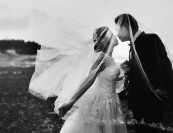 Er wordt volop getrouwd op het Zandvoortse strand: “Enorme inhaalslag”