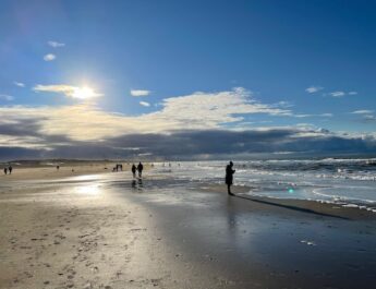 Katwijkse strand wordt verstevigd met nieuw zand