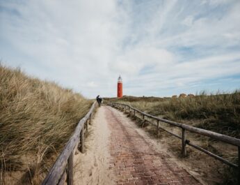 Strandtenthouders Texel furieus over afgraven duinen voor wandelpad