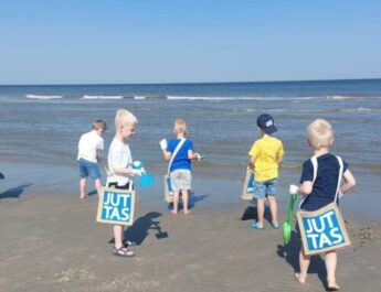 Grootste landelijke strandopruimactie van start: Stichting De Noordzee verwelkomt dit jaar 20.000e vrijwilliger