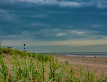 Zeventien kilometer lang genieten langs de Zeeuws-Vlaamse kust: ‘De zee links houden, de duinen rechts, dan kom je er vanzelf’