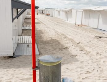 Bijna alle Belgische stranden overschrijden Europese drempels: plastic zwerfvuil en bouwafval grootste vervuilers